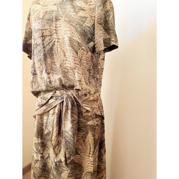 Due Per Due Silk 2 Piece Set Leaf Print Blouse Skirt Brown Beige Size 8 - Picture 3 of 8